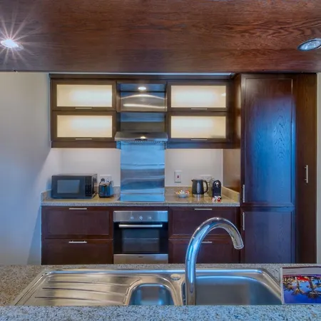 Luxury 1-Bedroom Apartment With Burj Khalifa View دبي المظهر الخارجي الصورة