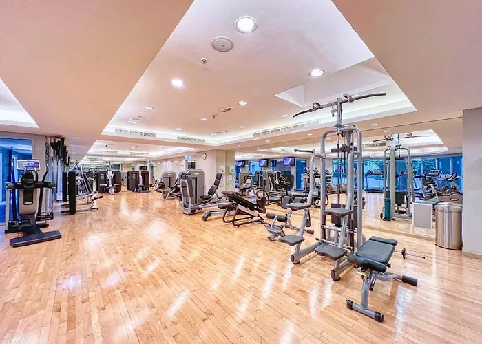Luxury 1-Bedroom Apartment With Burj Khalifa View